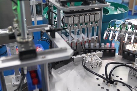 宝康智能安全式注射针自动组装机